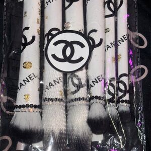 7Pc White and Black Brush Set with Gold Accents